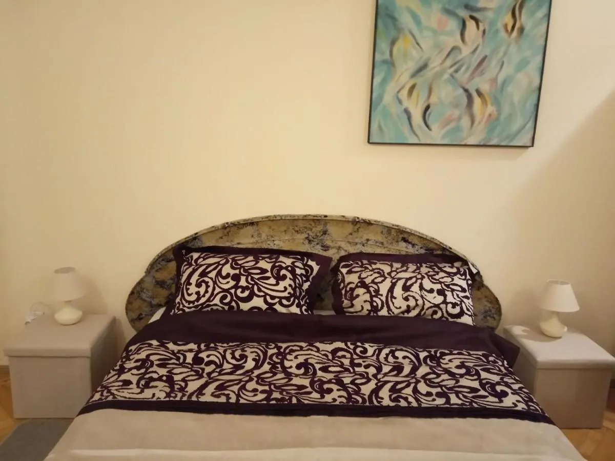 Cozy Apartment In The Heart Of Kyiv City 0*,  Ucrania